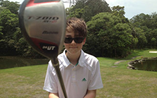 葛瑞森在台放假 與爸爸打高爾夫球