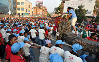 组图：尼泊尔庆祝战车节