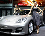 2009年上海国际汽车展展出的保时捷（Porsche） Panamera型跑车。薄瓜瓜在美国驾驶的保时捷就是这一型但是黑色。（Feng Li∕Getty Images）