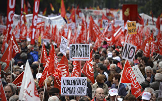 欧债危机蔓延  五一节欧民众群起抗议