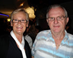 昆省黃金海岸股票公司總裁Carol Hickey和丈夫一起觀看了神韻演出。