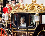 女王乘坐國事馬車，從白金漢宮抵達議會。(Dan Kitwood/Getty Images)
