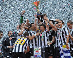 新科意大利甲级联赛冠军—尤文图斯。（Valerio Pennicino/Getty Images）