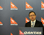 2012年5月21日，澳洲航空公司执行长在悉尼的新闻发布会上宣布，将裁掉500个高阶修护与工程业务工作，作为重组的一部分。（TORSTEN BLACKWOOD / AFP）