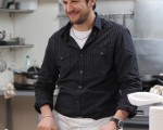 法國小生吉翁•卡列在《幸福在他方》演出型男廚師(圖/台北電影節提供)