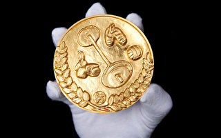 迎倫敦奧運 英國Harrods展示一公斤重金幣