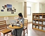再忙也要一起喝杯咖啡 圖書館飄咖啡香