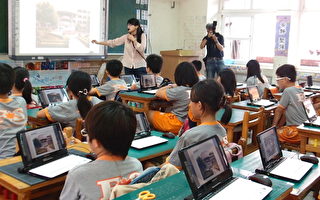 教育部长访视枫树国小看见未来教室的模样