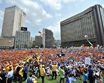 组图：南韩22万计程车司机罢工集会