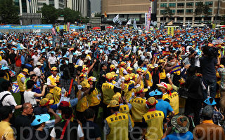 韩国22万出租司机大罢工 抗议油价上涨