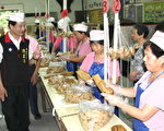 台风有惊无险 平镇市建安社区包粽作爱心