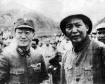 1945年10月11日，張治中護送毛澤東自重慶返回延安，在延安機場合影。（網絡圖片）