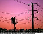 自從“derecho”風暴肆虐華盛頓D.C.地區造成百萬人口斷電以來，越來越多人呼籲電力公司Pepco將電力輸送線路埋入地底。（圖片來源：Ross Land/Getty Images)