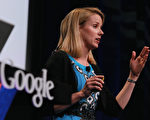 雅虎成功挖來了在谷歌長期擔任高管的瑪麗莎‧梅耶爾(Marissa Mayer) 接任雅虎的首席執行長（CEO）。圖為梅耶爾在2010年9月一次谷歌發布會上發言。(摄影：Justin Sullivan/Getty Images)