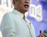 菲律賓總統阿基諾17日出席安嘎特供水和管道改造二期工程開通儀式，感謝中國為該項目提供1.12億美元資金和技術支持。檔案照片。(AFP/Malacanang Photo Bureau)
