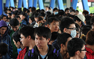 香港半数年轻人认为中共治港不如回归前