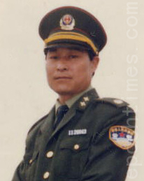 前中國北京公安局政保科長、中國二級警督鍾桂春、法輪功學員。(大紀元資料圖片)