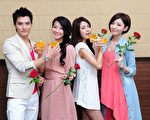 邱澤、賴雅妍、李毓芬、郭雪芙手持象徵 「開紅盤」的玫瑰並大喝「螺絲起子」慶功。(圖/台視提供)