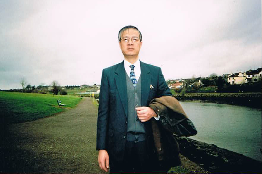 喻智官在愛爾蘭留影(本人提供)