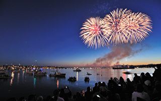 夏夜璀璨 温哥华国际烟花节吸引30万游客