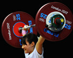 日本53公斤级举重女选手八木加奈耶(Laurence Griffiths/Getty Images)