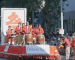 小东京夏季庆典 酷暑中热闹进行