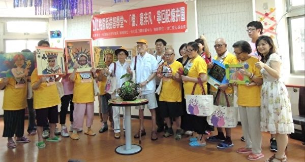 扬智一班同学大合照(摄影:徐乃义/大纪元) 扬智一班同学大合照(摄影:徐乃义/大纪元)