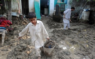 豪雨引发洪水 巴基斯坦26死