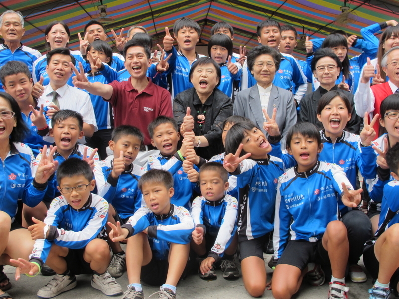 育幼院童创3200公里单车 骑迹 大纪元