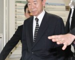 日本驻华大使丹羽宇一郎8月27日因座驾遇袭，车上的日本国旗被夺走，而成为中国家喻户晓的人物。图为2012年7月15日，丹羽宇一郎参与东京举行的会议后，离开外交部。（JIJI PRESS / AFP）