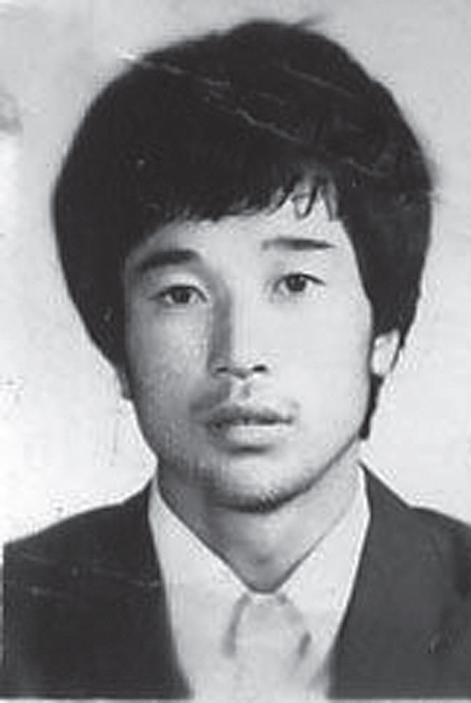 黑龍江省五常市法輪功學員張延超2002年4月遭哈爾濱警察虐殺,家屬見到張的遺體滿身傷痕,眼球被挖走一個,內臟被部分切除。(明慧網)