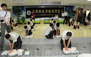 桃园环保局役男总动员学习CPR