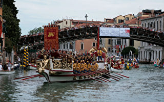 組圖：威尼斯賽舟節 岡多拉色彩繽紛