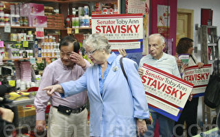 州參議員史塔文斯基 向法拉盛商家拜票