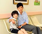 梁正群戏称沈昶宏(嘟嘟)是自己进演艺圈以来的最大克星。(图/台视提供)