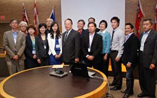 梁中心：倡华裔青年 投身主流社会