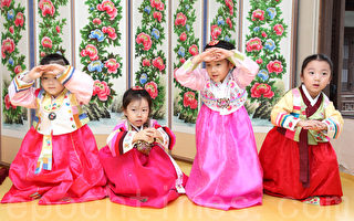 中秋节临近 韩国儿童让长辈惊喜 献传统“大礼”