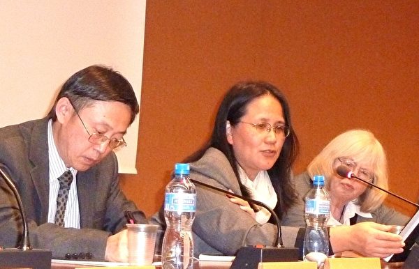 全球大纪元总编辑郭君女士应世界妇女组织主席 Afton Bulter女士邀请在21届国际人权大会会场播放曝光法轮功学员器官被活摘及贩卖的真相的电影会上做专题演讲。(摄影:董韵/大纪元)
全球大纪元总编辑郭君女士应世界妇女组织主席 Afton Bulter女士邀请在21届国际人权大会会场播放曝光法轮功学员器官被活摘及贩卖的真相的电影会上做专题演讲。(摄影:董韵/大纪元)