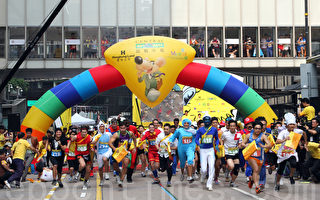 香港闹市慈善赛跑 鼠战中环刺激有趣