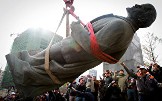 蒙古首都拆掉最后一尊列宁塑像