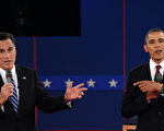 奧巴馬和羅姆尼唇槍舌劍，連美國前總統布什（George W. Bush）也未能倖免。 (STAN HONDA/AFP/Getty Images)