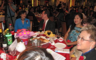 亞裔青少年中心23屆籌款餐會 表彰謝安達