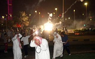 科威特军警驱散万余抗议新选举法群众