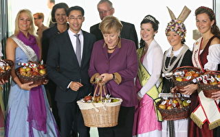 德國各路「王后」給總理送蘋果