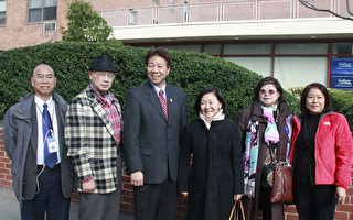 向耆老拜票 任柏年介紹投票注意事項