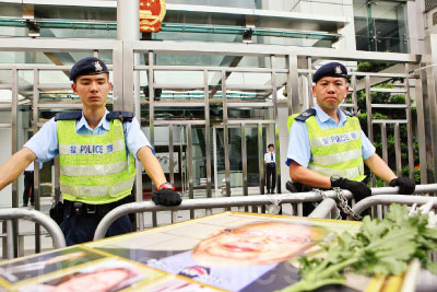 18大曝光香港地下党组织 报告中未宣读部分令港人忧两制(图文)