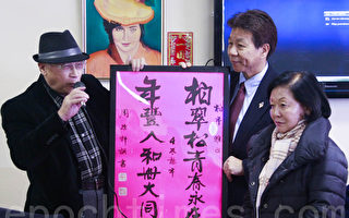 任柏年法拉盛謝票受到歡迎