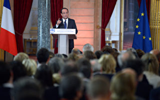 法國總統奧朗德年間記者招待會左褒右貶