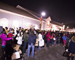 美国纽约感恩节凌晨商店门前排起长队