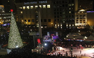圣诞树亮灯吸引万余观众